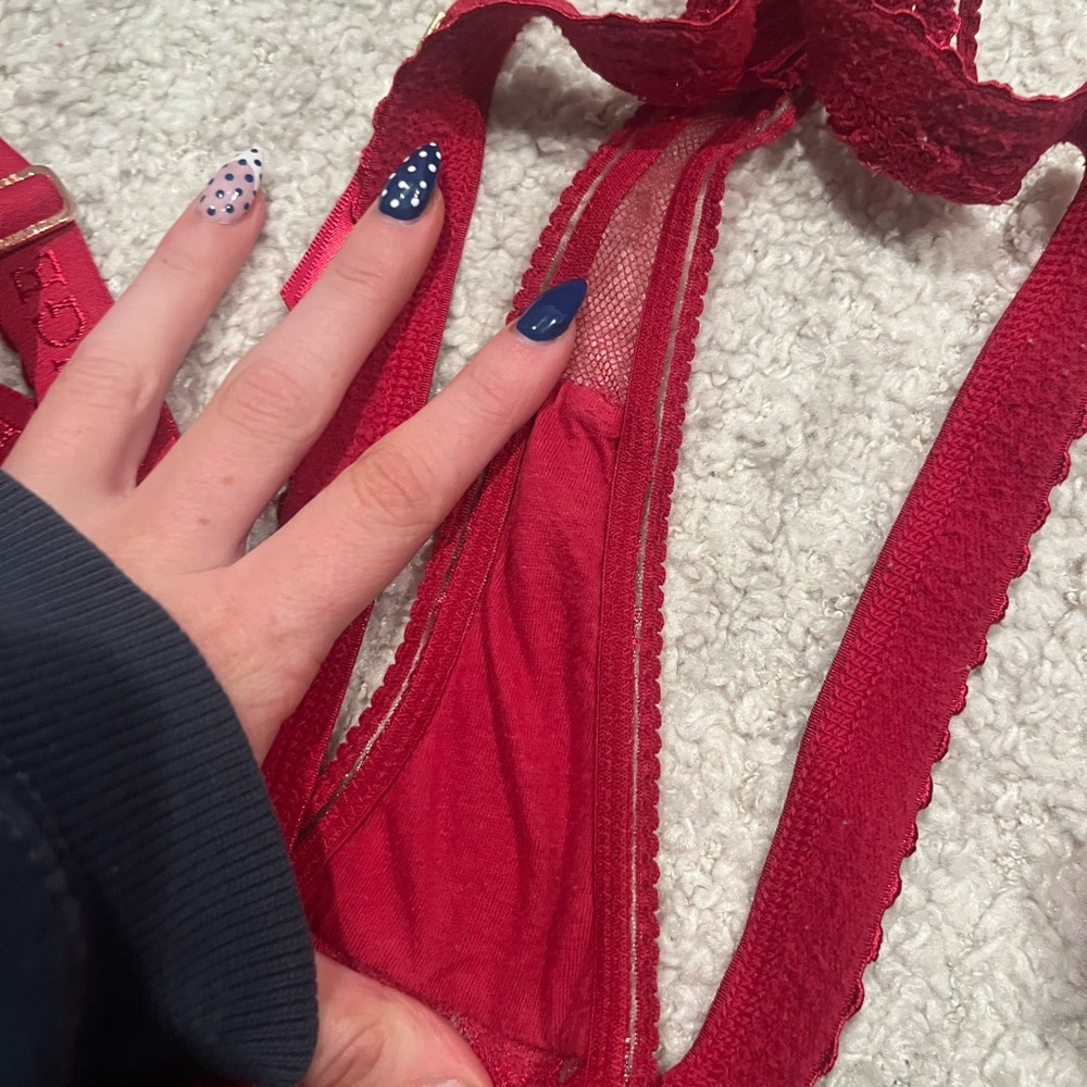 Elegant Red Lace Lingerie Set - image 3